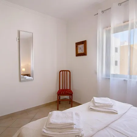 I Apartment *