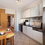 Apartament I *